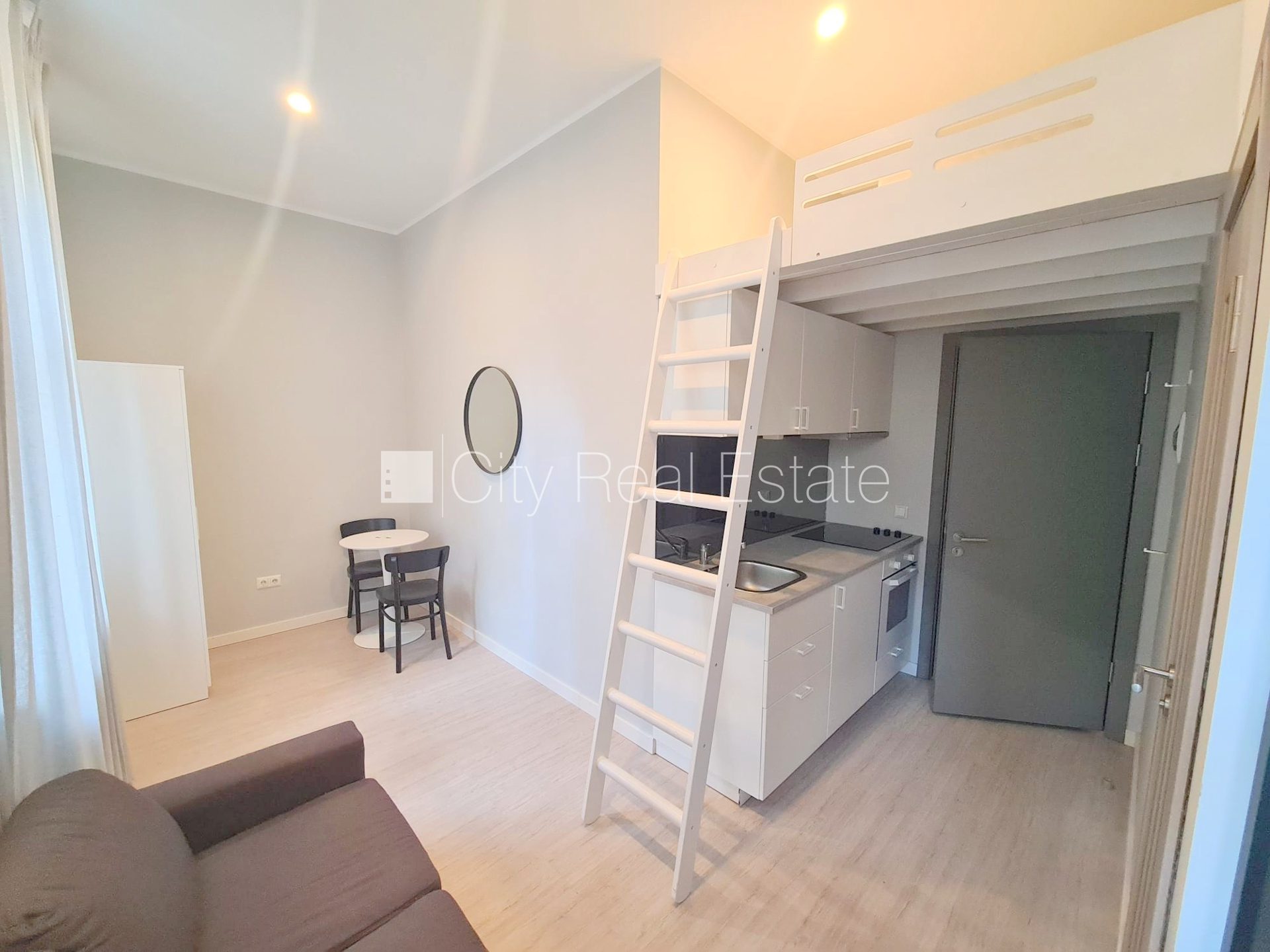 1 istabu dzīvoklis Rīga, Centrs, 25 m², izīrē, Foto 1 no 10