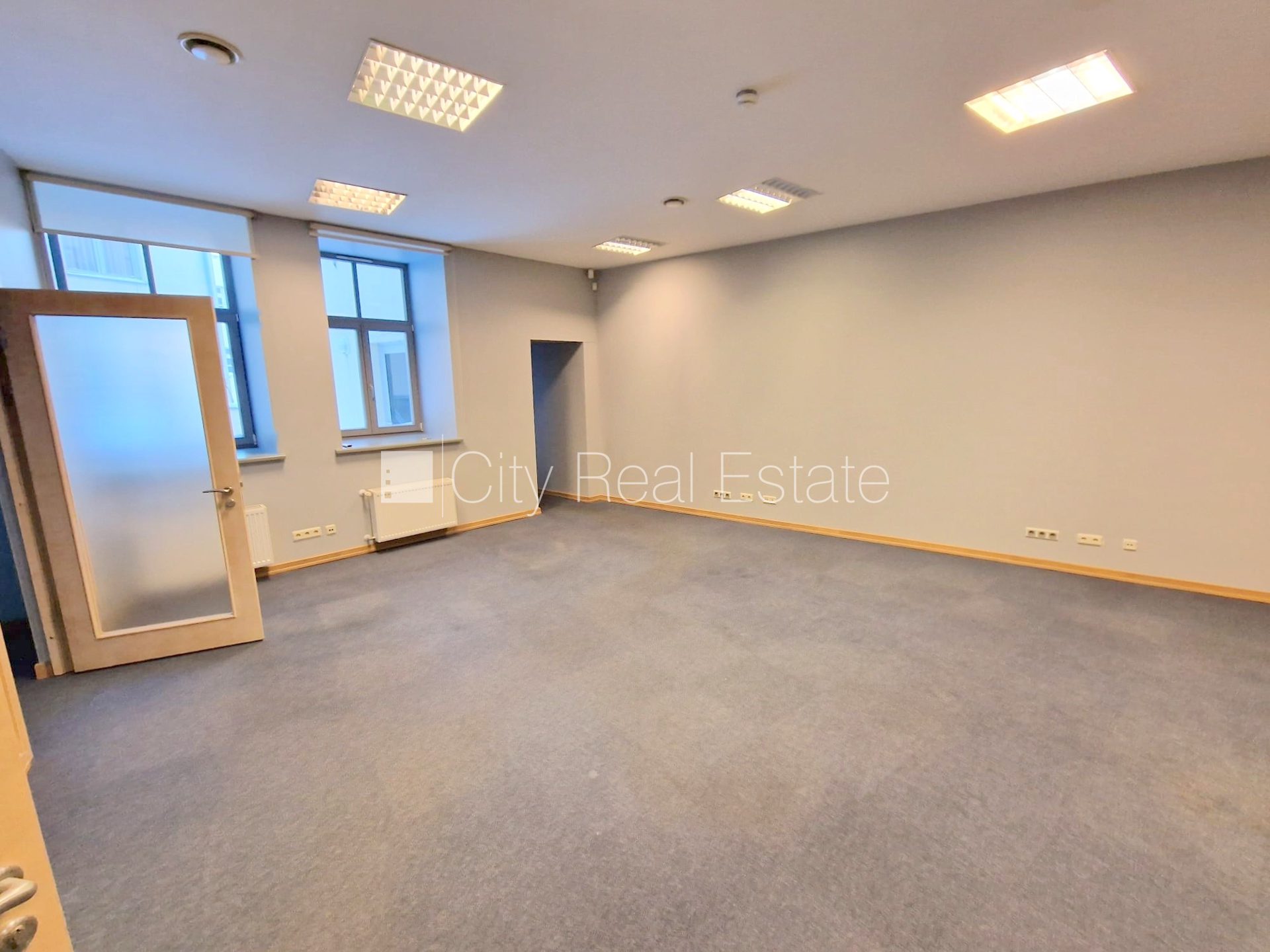 Коммерческое помещение в Рига, Старая Рига, 64 м², аренда, Фото 1 из 10