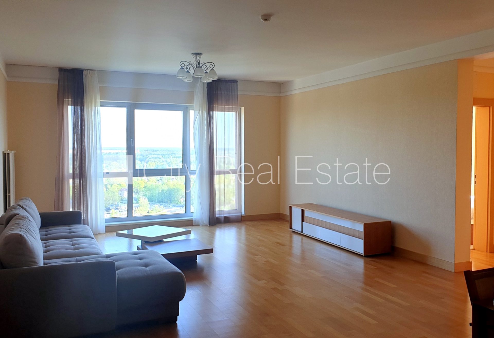 4-комнатная квартира в Рига, Шампетерис, 150 м², аренда, Фото 1 из 10