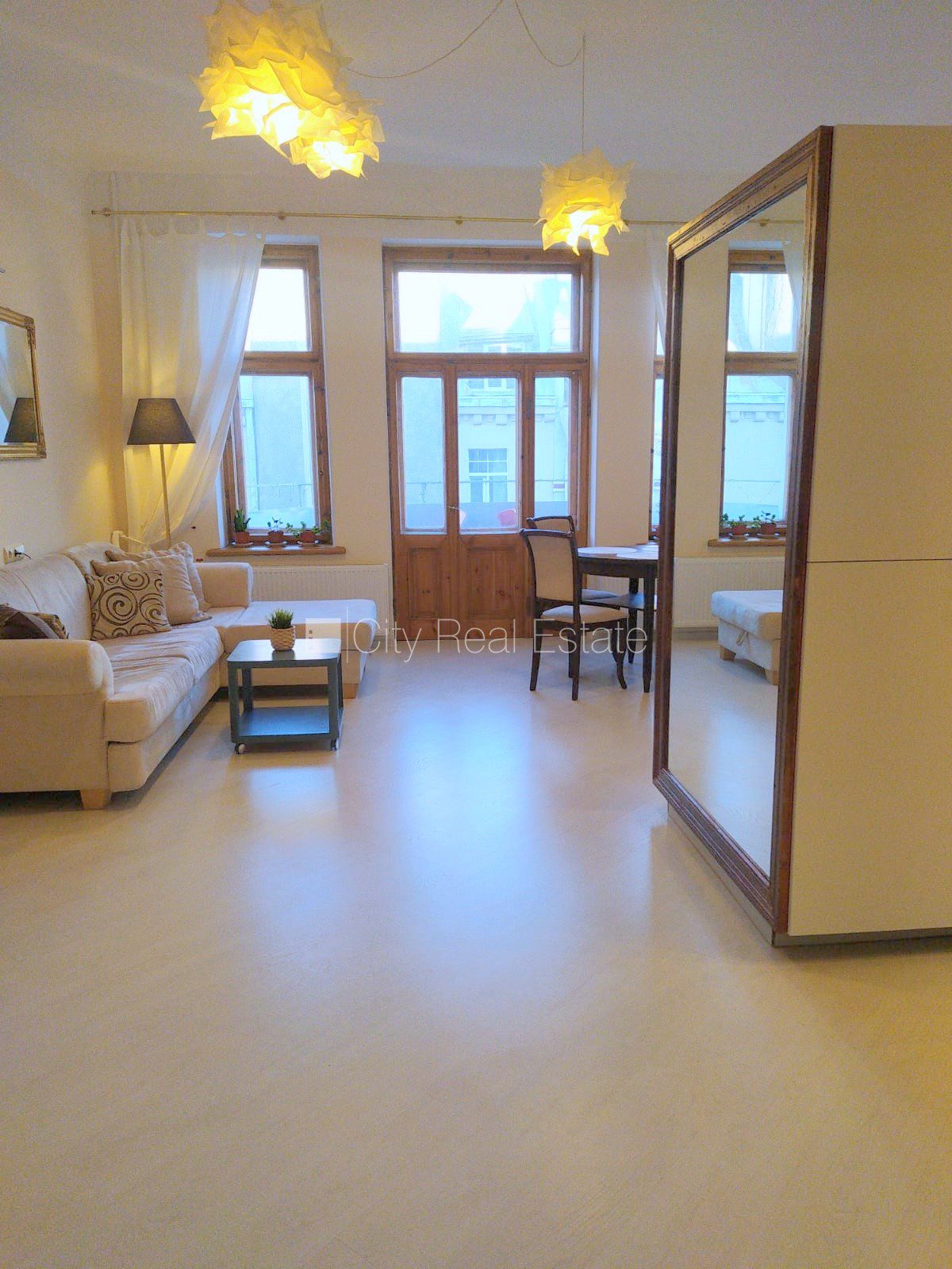 2 istabu dzīvoklis Rīga, Centrs, 50 m², izīrē, Foto 1 no 10