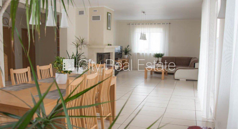 House for sale in Ķekava, 308 m², Photo 2 of 10