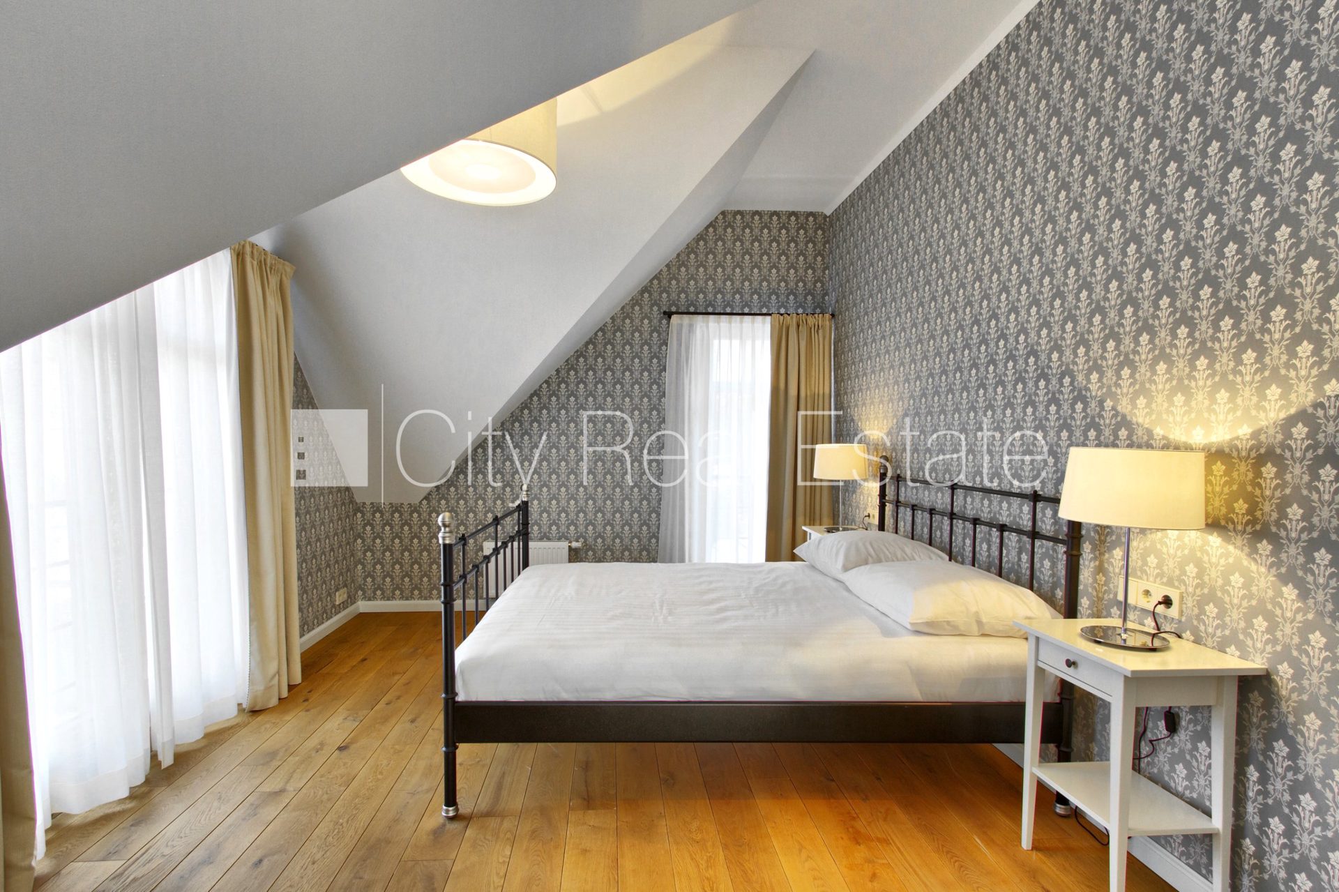3 istabu dzīvoklis Jūrmala, Dzintari, 86 m², izīrē, Foto 1 no 10