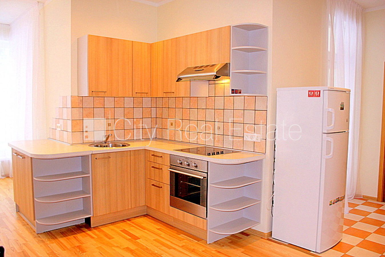 4-комнатная квартира в Юрмала, Булдури, 91 м², аренда, Фото 1 из 8