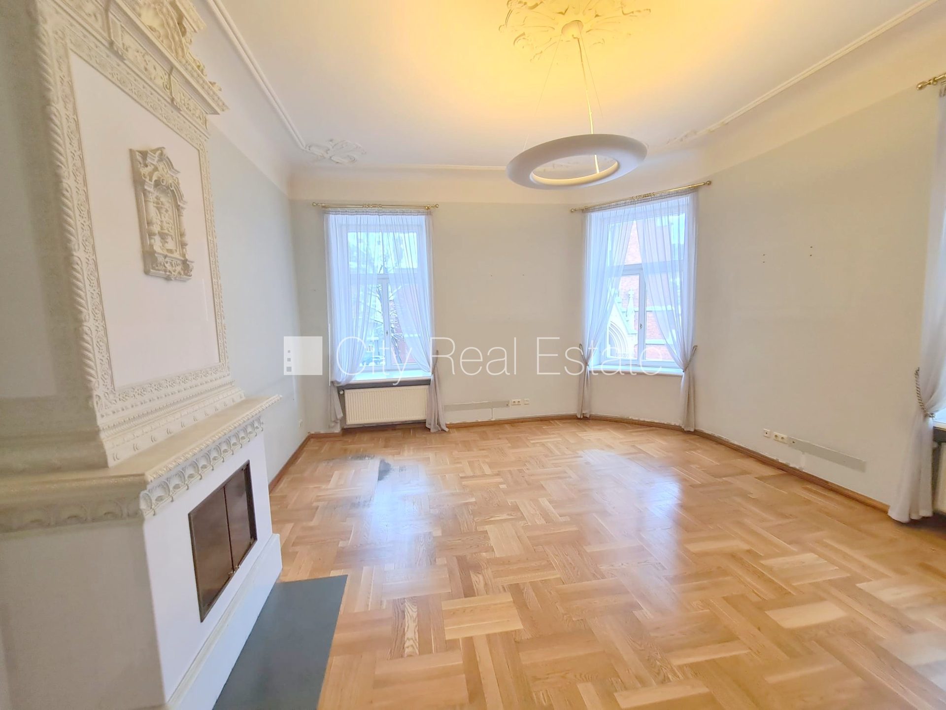 4-комнатная квартира в Рига, Центр, 130 м², аренда, Фото 2 из 10