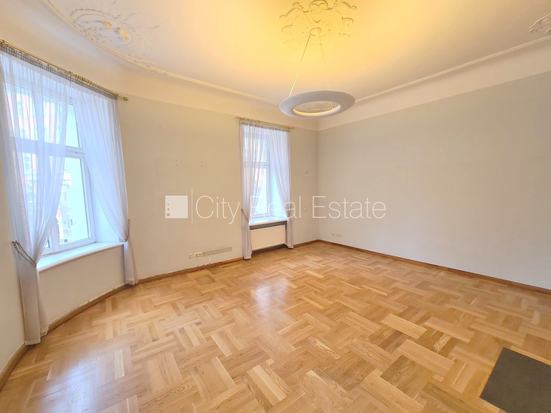 4-комнатная квартира в Рига, Центр, 130 м², аренда, Фото 3 из 10