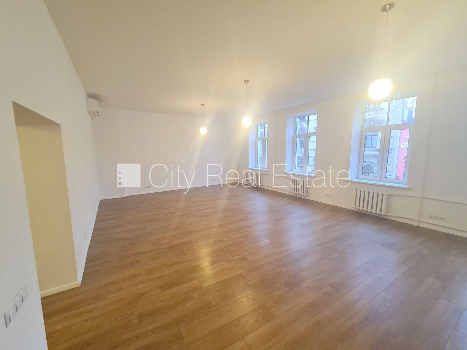 Komerctelpas Rīga, Centrs, 112 m², izīrē, Foto 1 no 10