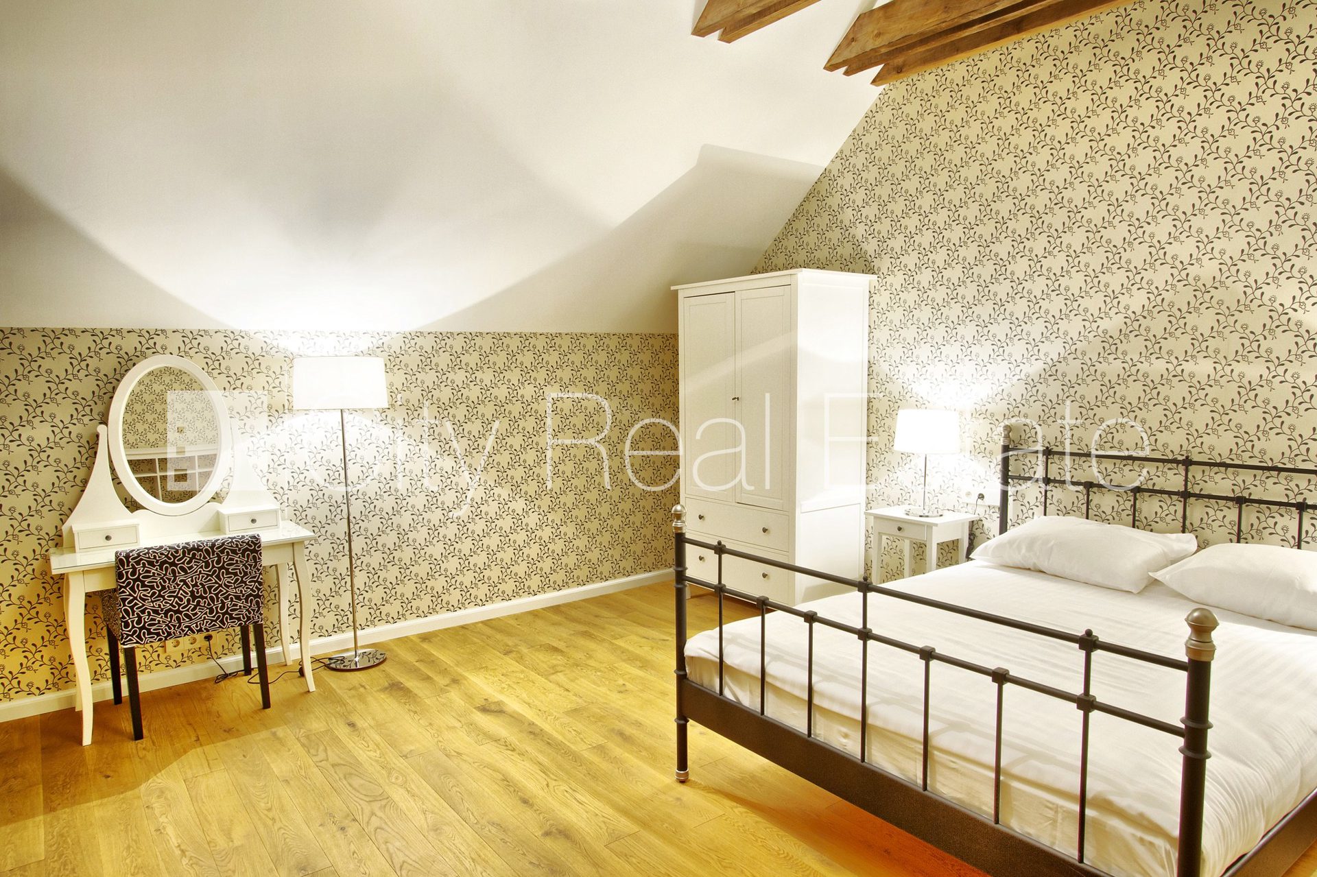 3-комнатная квартира в Юрмала, Дзинтари, 82 м², аренда, Фото 1 из 10