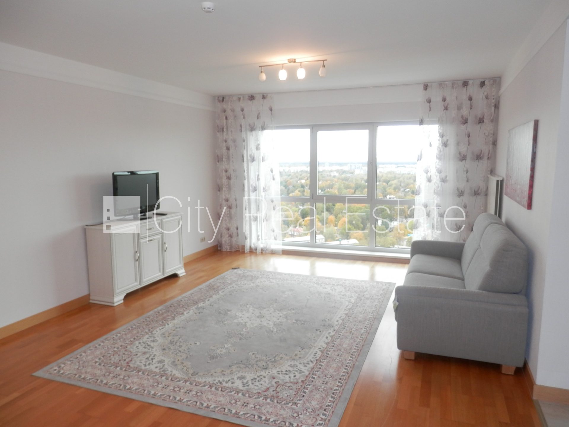 3-room apartment for rent in Riga, Šampēteris, 91 m², Photo 1 of 10