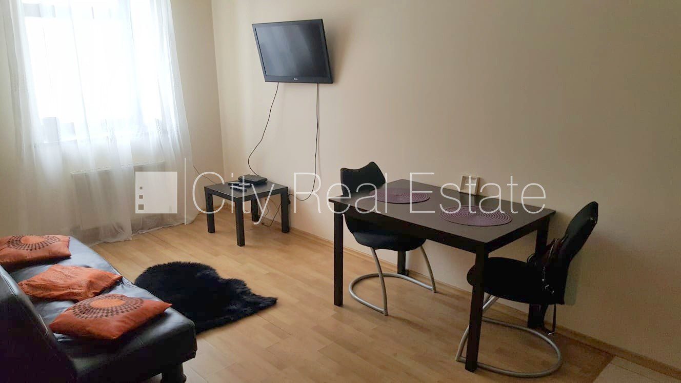 2 istabu dzīvoklis Rīga, Latgales apkaime, 43 m², izīrē, Foto 1 no 10